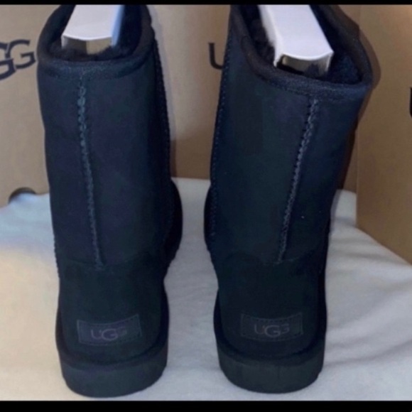 - UGG CLASSIC SHORT - Picture 3 of 5